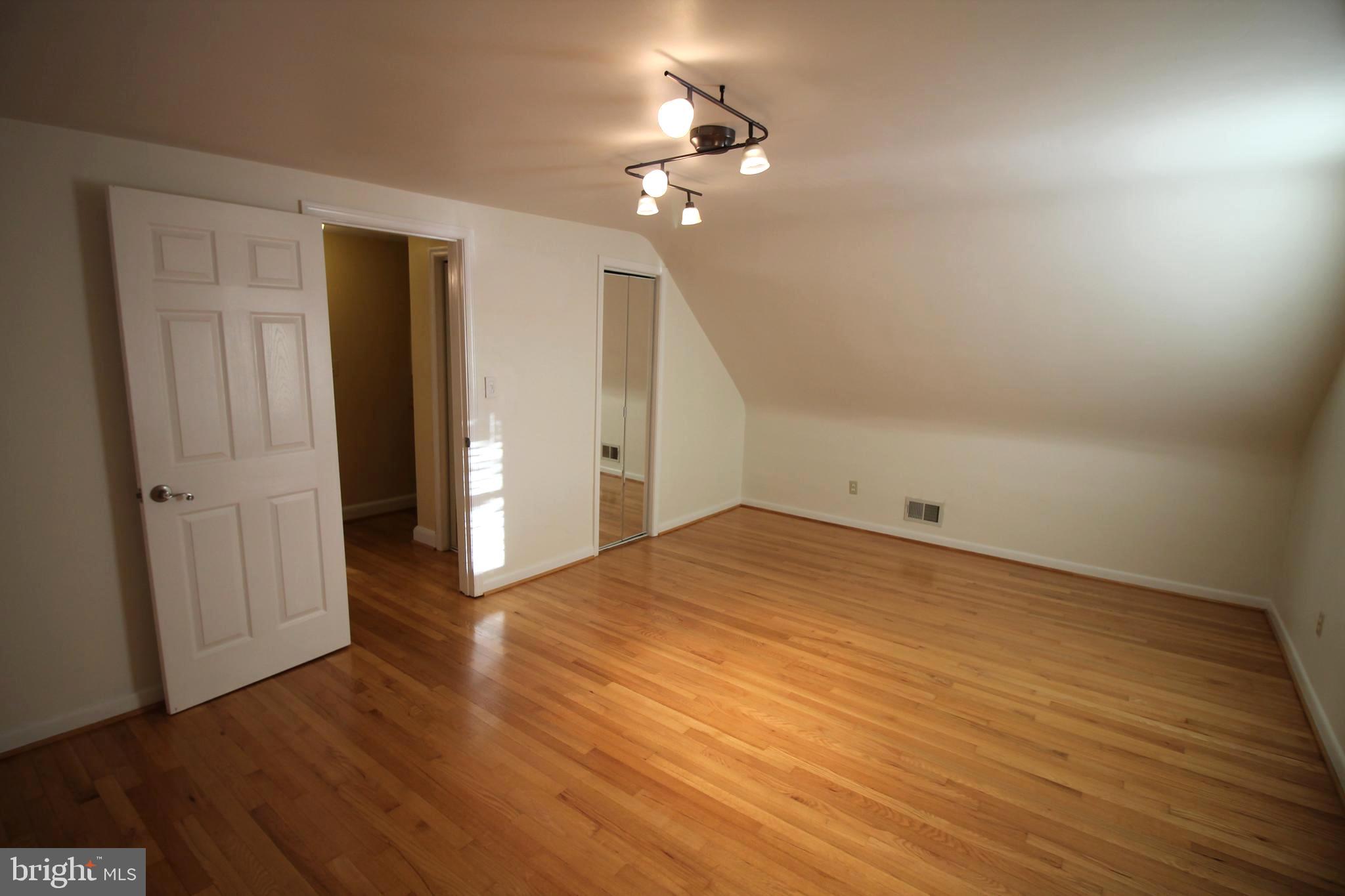 CHRIS MAR MANOR - Residential