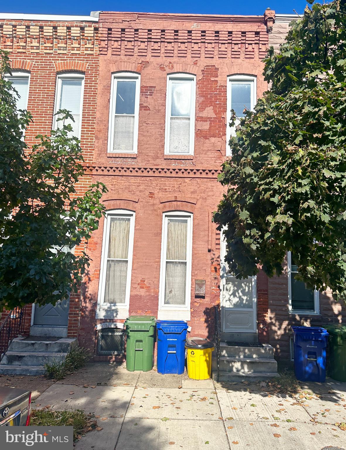 Don't miss this wonderful opportunity to own this solid brick townhome in Washington Village. Home features two spacious bedrooms, a full bath with soaking tub, formal living and dining rooms and a nice sized kitchen. The unfinished lower level awaits the perfect design and personal touch to expand additional living space. Home is in a vibrant city setting that has a wide range of shopping, dining, and entertainment options.