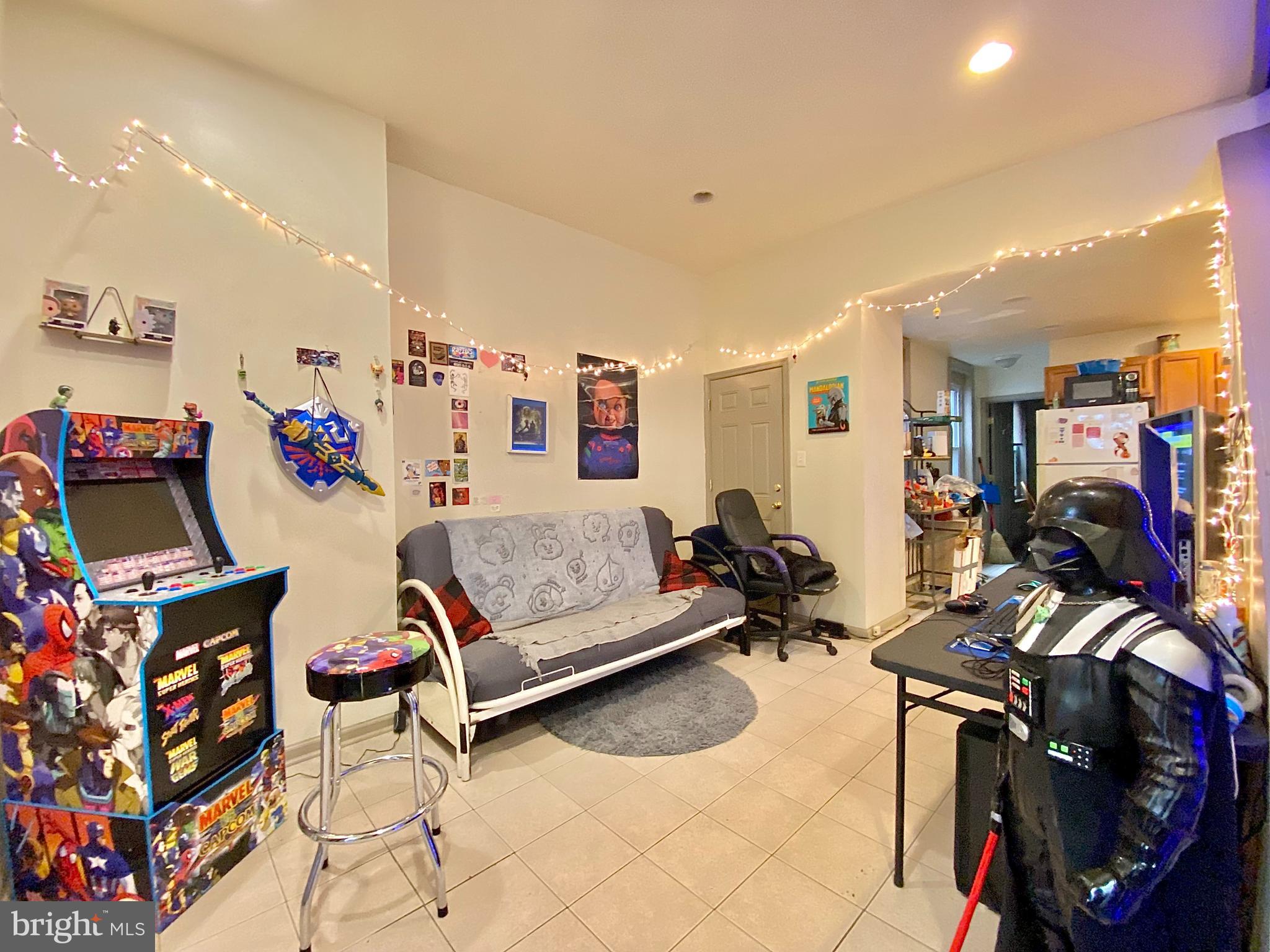 2037 N CARLISLE STREET