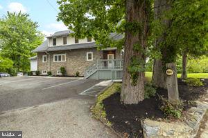 1564 EDGE HILL ROAD
