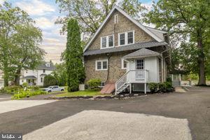 1564 EDGE HILL ROAD