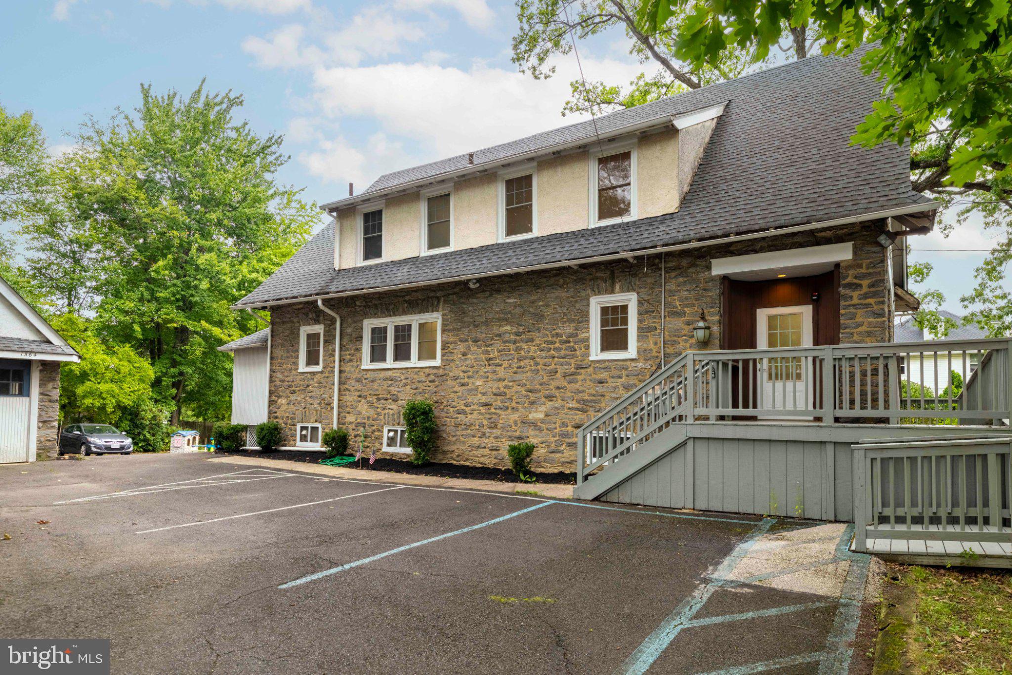 1564 EDGE HILL ROAD