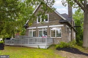 1564 EDGE HILL ROAD