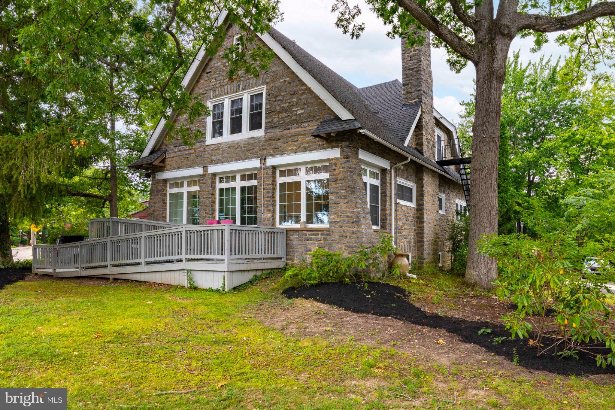 1564 EDGE HILL ROAD
