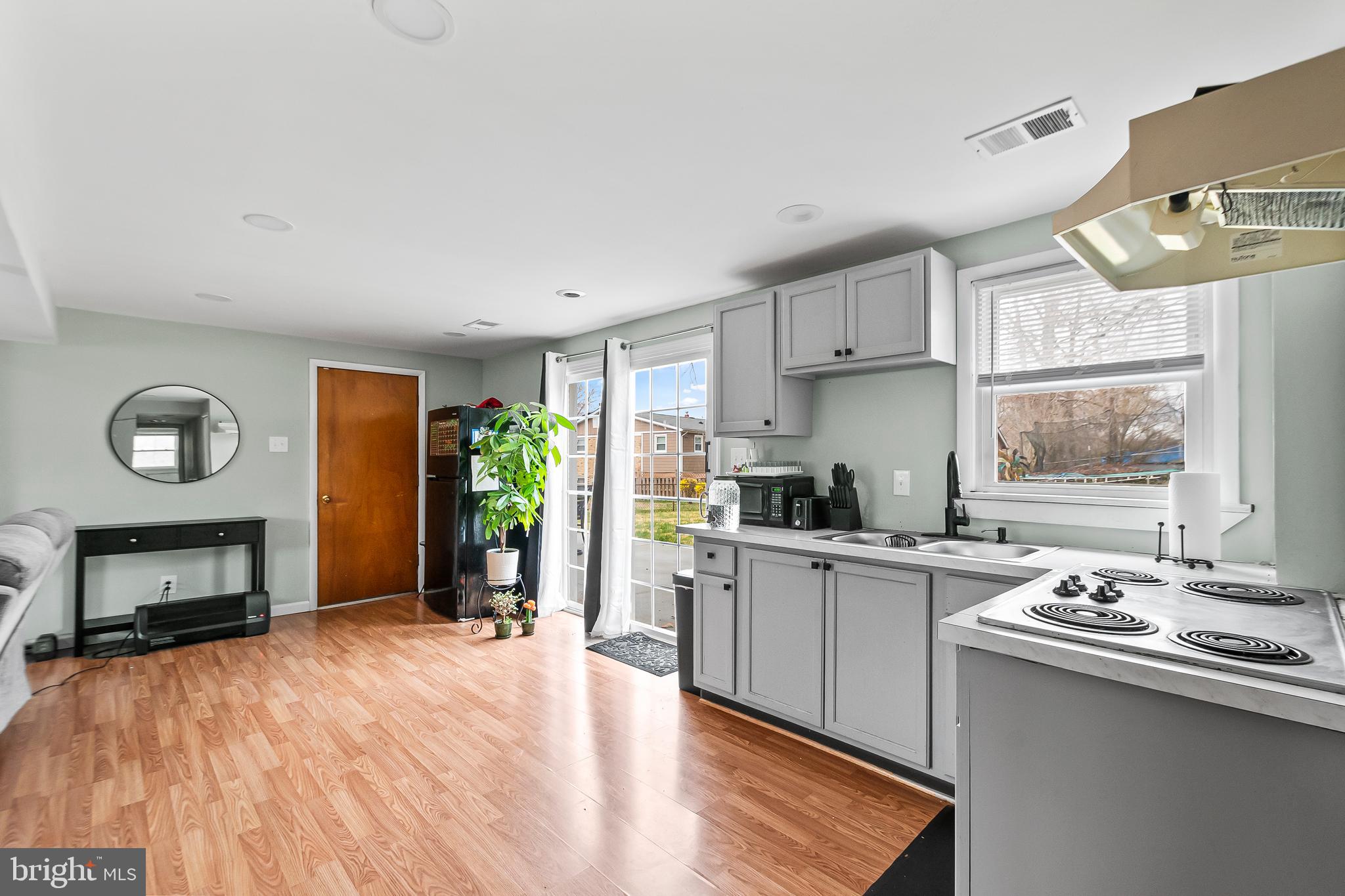 CRESTVIEW MANOR - Residential