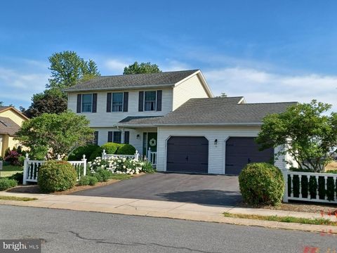 Photo of 158 DONEGAL DR, ELIZABETHTOWN, PA 17022 (MLS # PALA2035568)