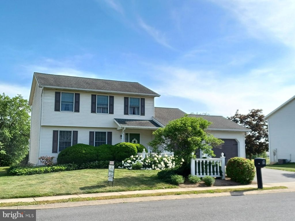 Photo of 158 DONEGAL DR, ELIZABETHTOWN, PA 17022 (MLS # PALA2035568)