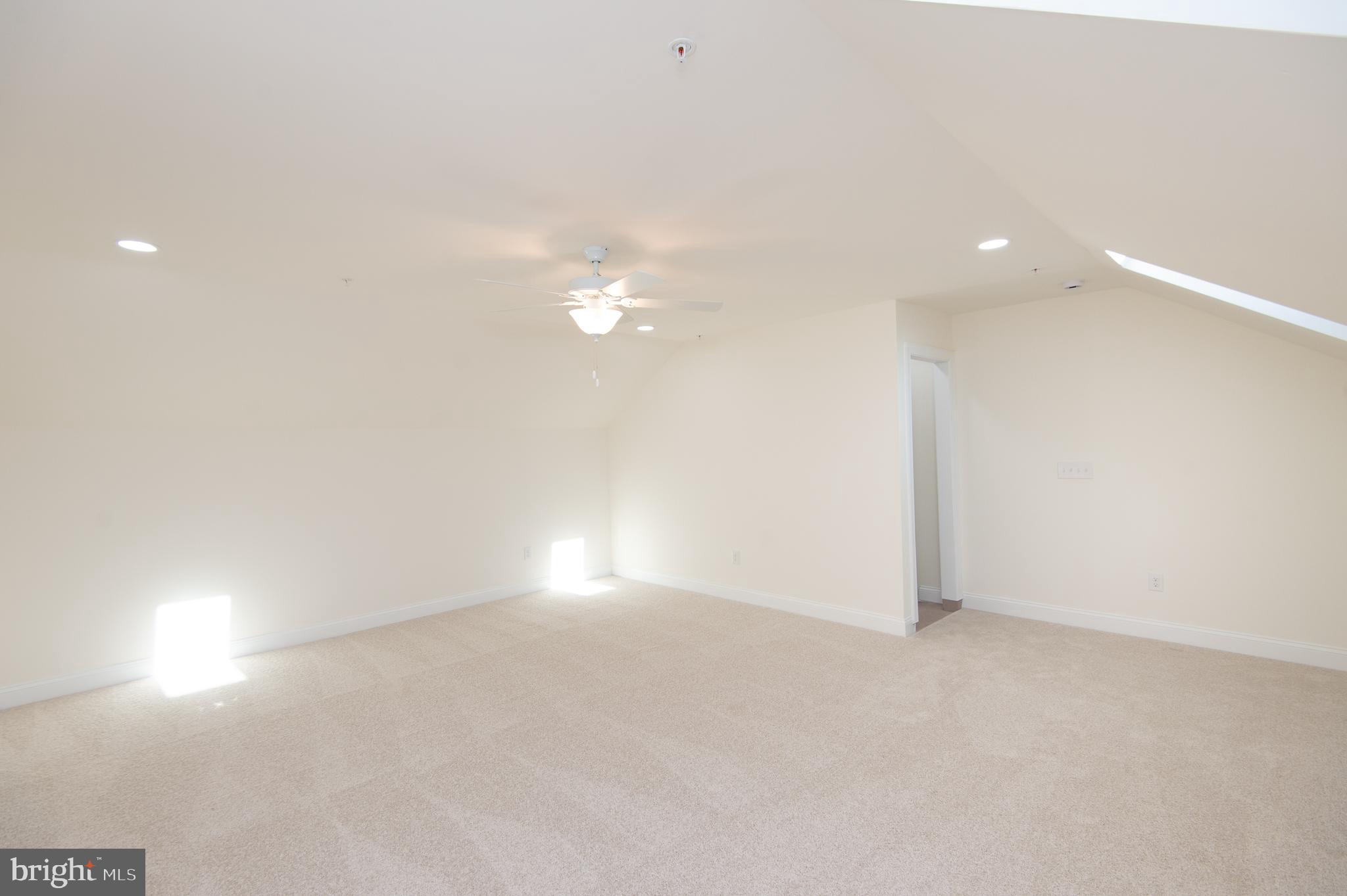 DIXON SQUARE - Residential