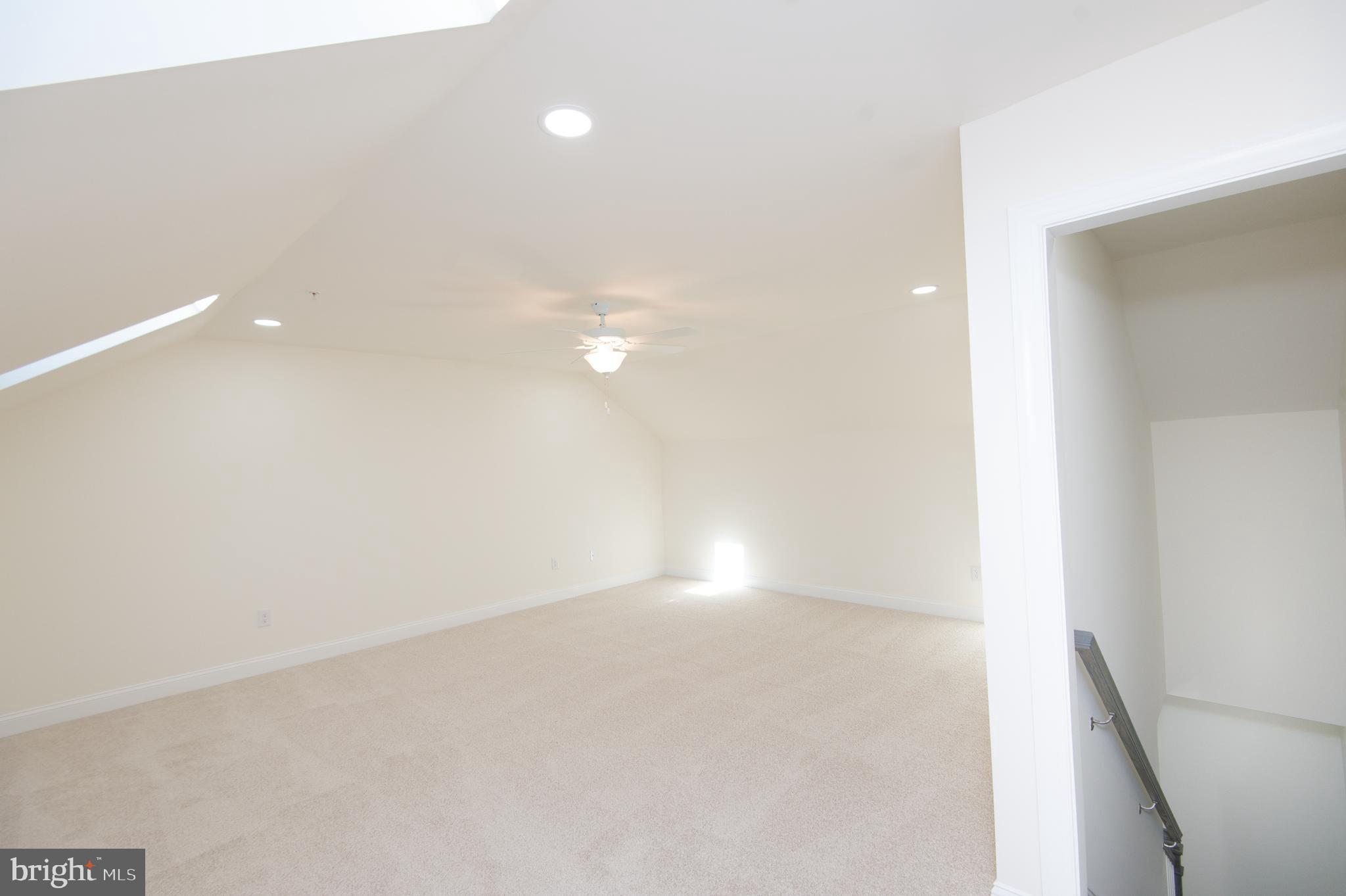 DIXON SQUARE - Residential