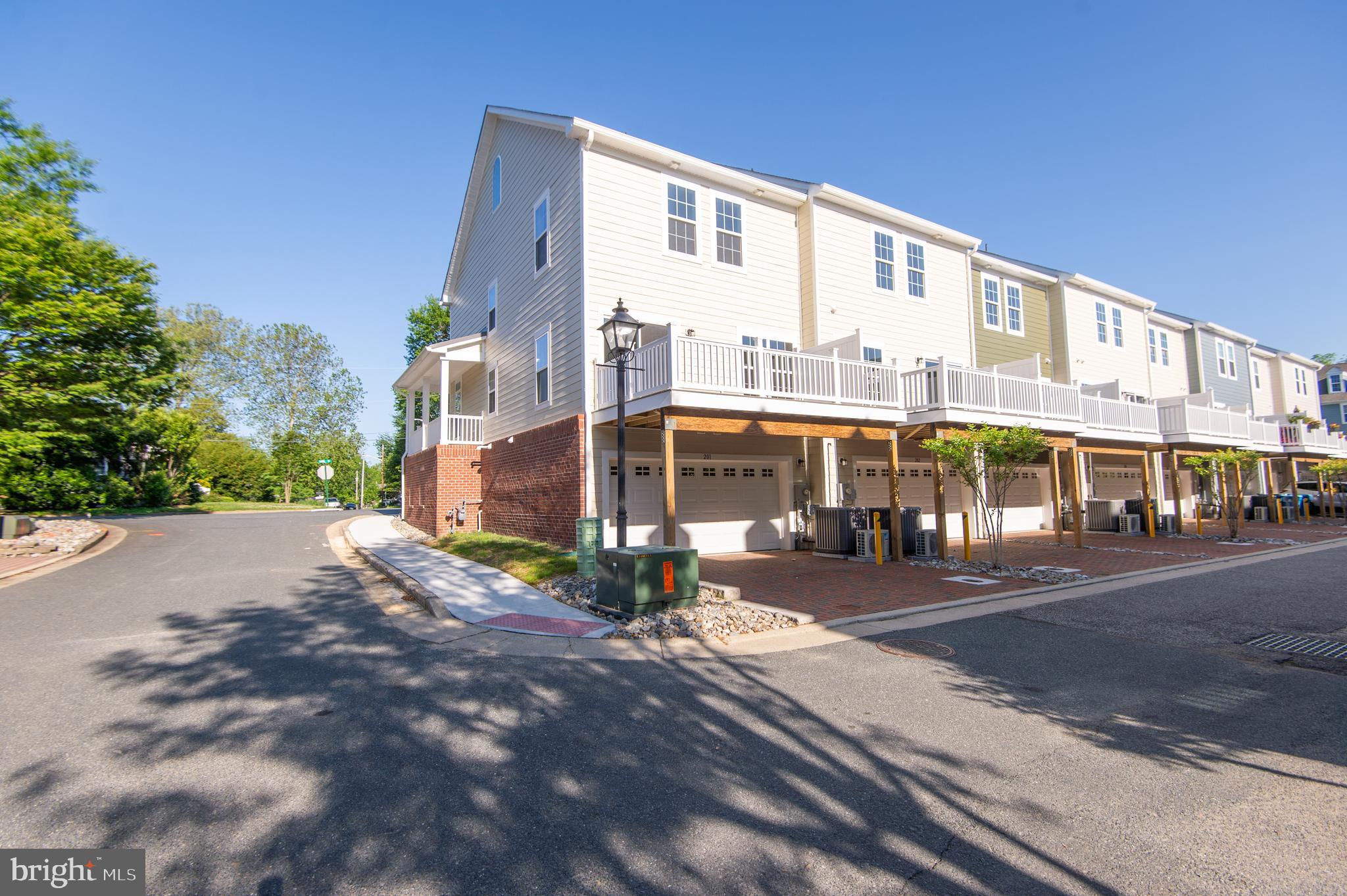 DIXON SQUARE - Residential