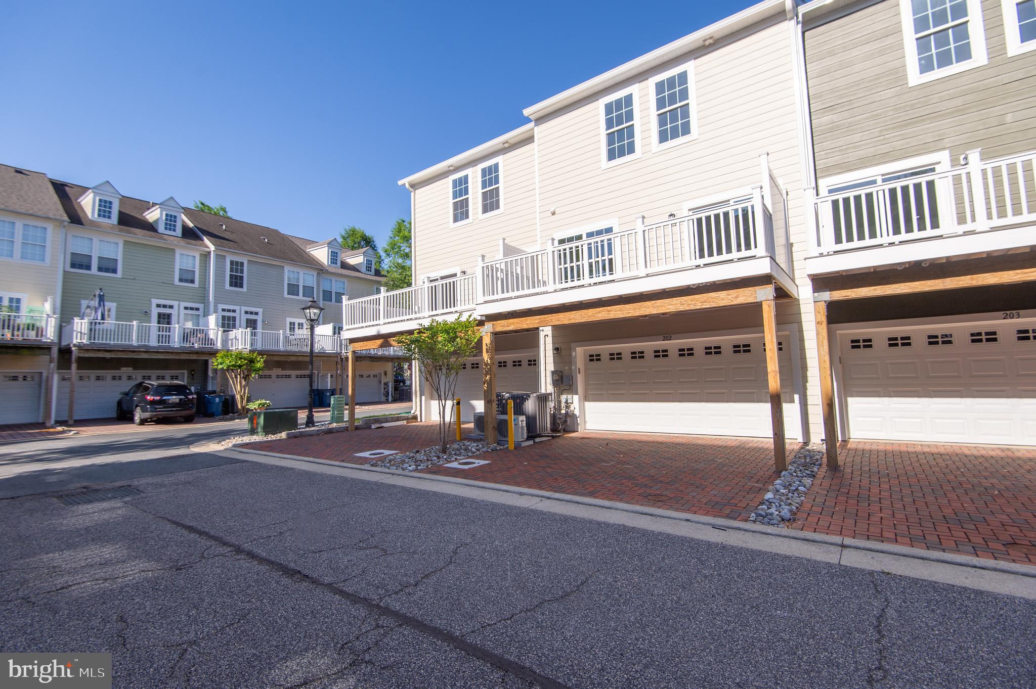 DIXON SQUARE - Residential