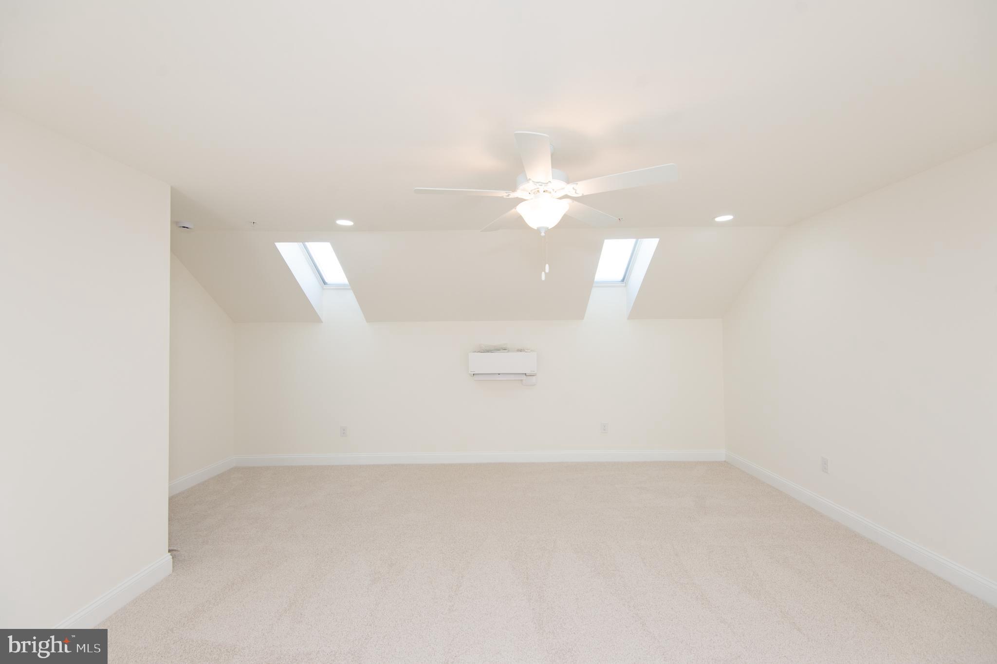 DIXON SQUARE - Residential