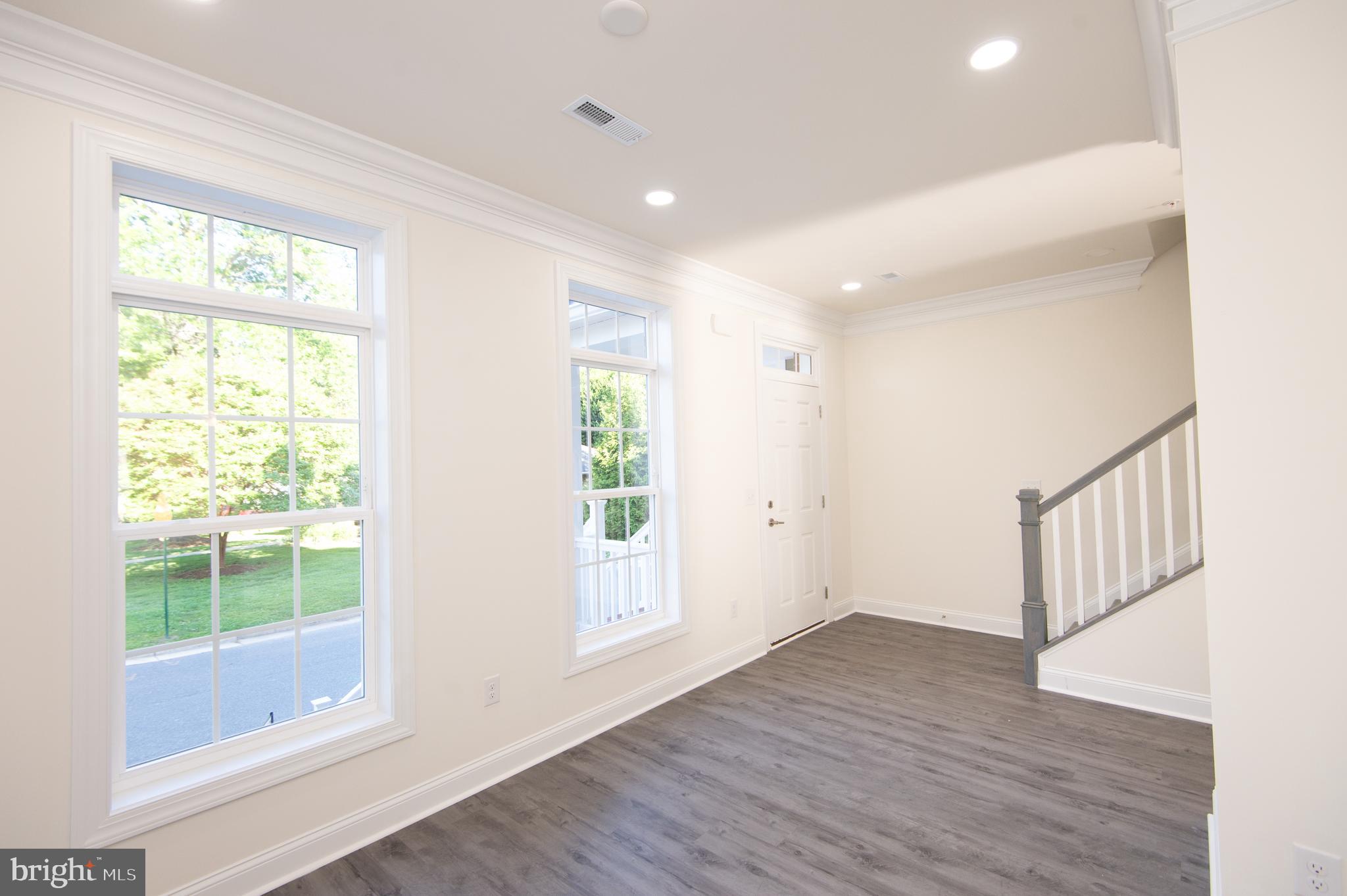 DIXON SQUARE - Residential