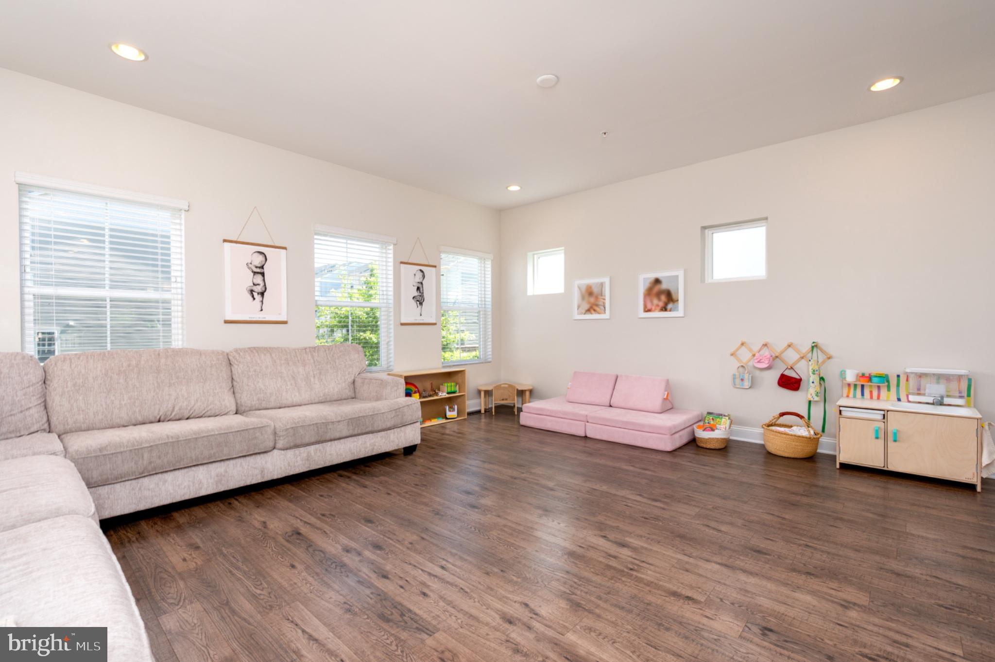923 THURSTON LANE