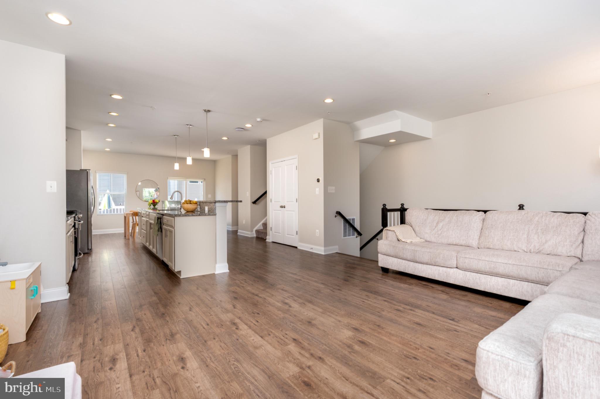 923 THURSTON LANE
