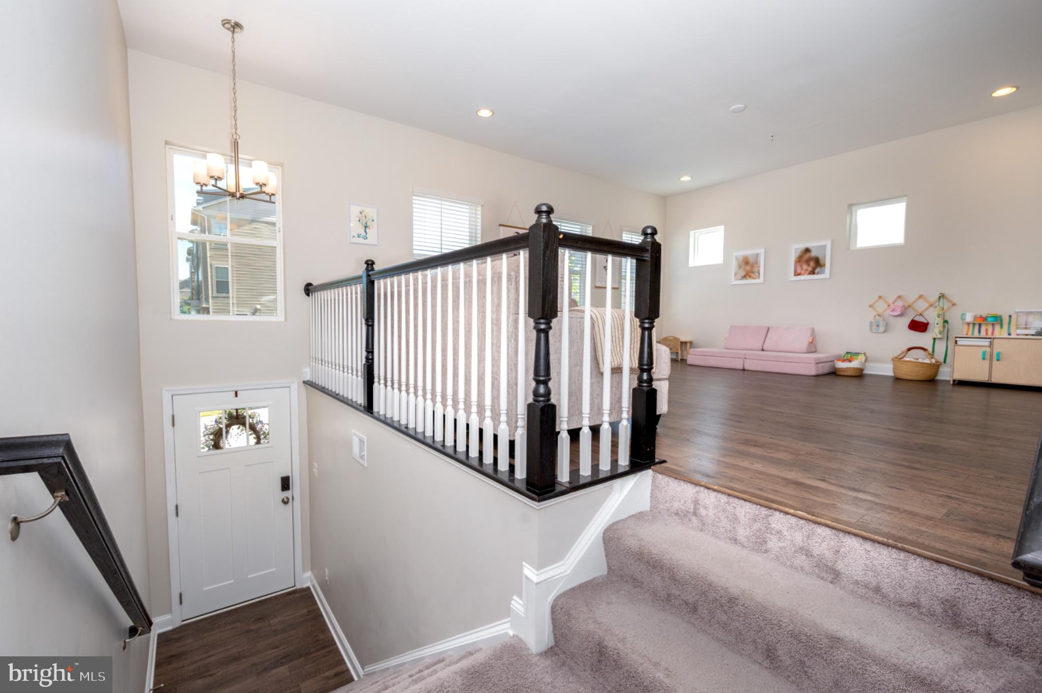 923 THURSTON LANE