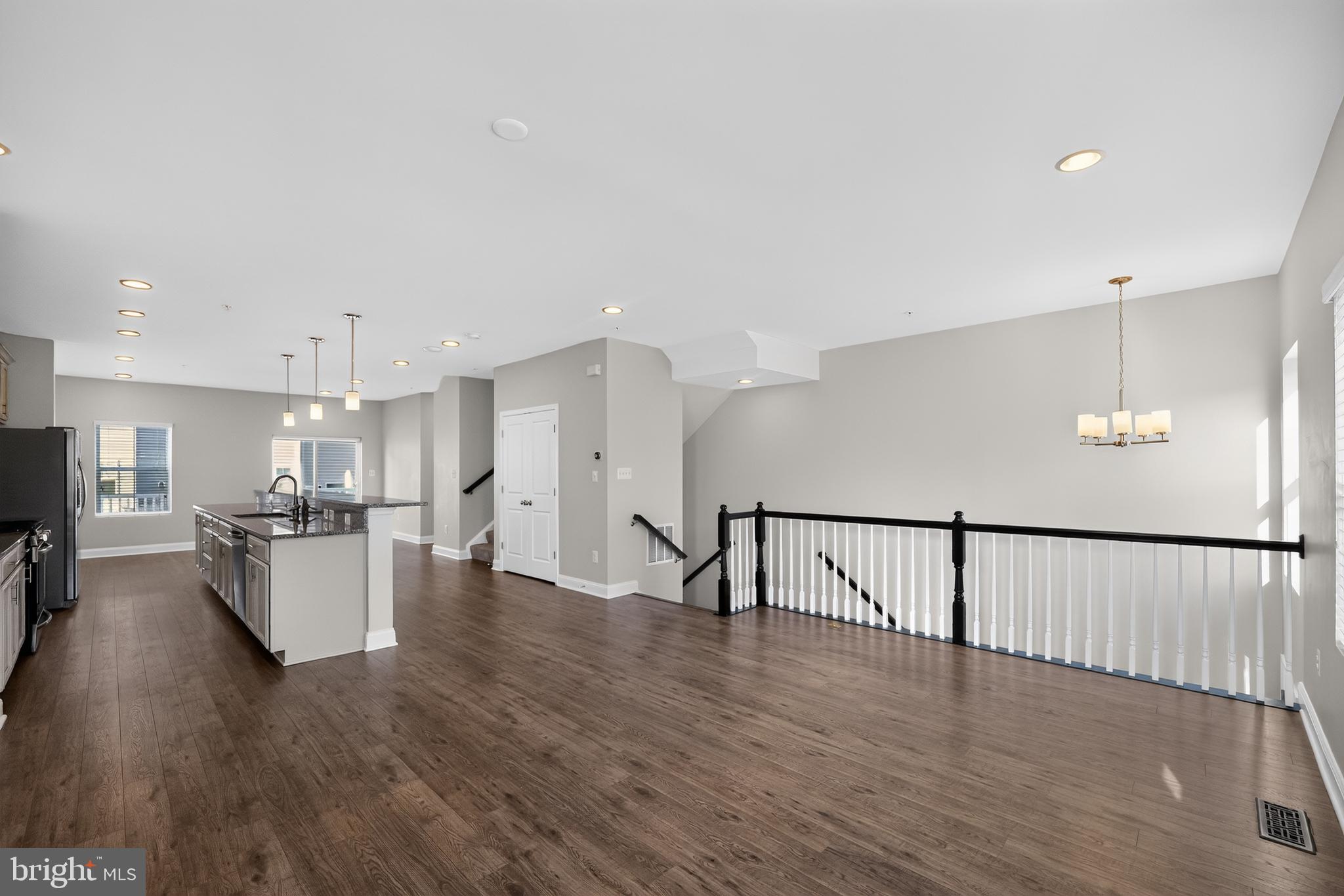 923 THURSTON LANE