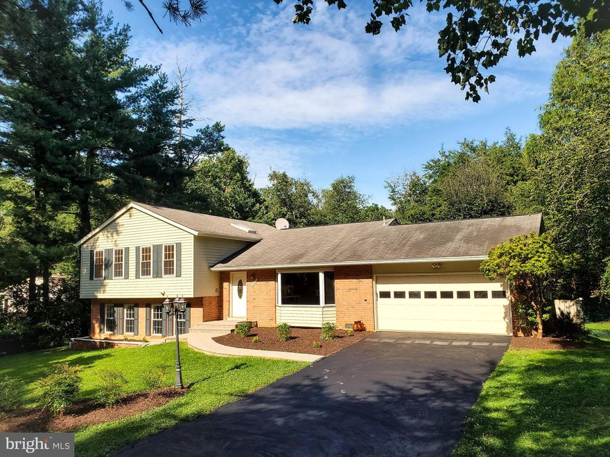 Newly renovated, very bright, beautiful single family split level home in Great Falls on a premium, just over 2/3rd acre lot in the highly desirable Lexington Estates. Features 4 generous bedrooms on the upper level with fresh paint and brand new bathrooms (2021), an additional bedroom and full bath on the walk-out lower level perfect for guests or to serve as an in-law suite, 2-car garage, deck and patio. Fresh paint and new flooring in basement (2021). Renovated (2017), open eat-in kitchen  with stainless steel appliances, granite counters, custom backsplash and gas cooking.  Public water. Screened deck (2020) with clear roof provides the luxury of camping under the sky, rain or shine. Beautiful scenic views through the huge kitchen and living room windows throughout the seasons make this property unique and special. Huge backyard, ultimate privacy perfect for entertaining guests or family picnic, just unleash your imagination. Room for pool, fountain pond, kids play area. No outlet sign on Challedon Rd as you turn right from Brevity, ensures no through traffic, providing comfortable walks, dog walks and kids play. Fantastic location in Great Falls just off Springvale Rd, close to Route 7 and Georgetown Pike. A short drive to the Great Falls Village Centre, Tysons Corner, Reston Town Center, IAD and more! 
Great Schools and Neighborhood Watch!