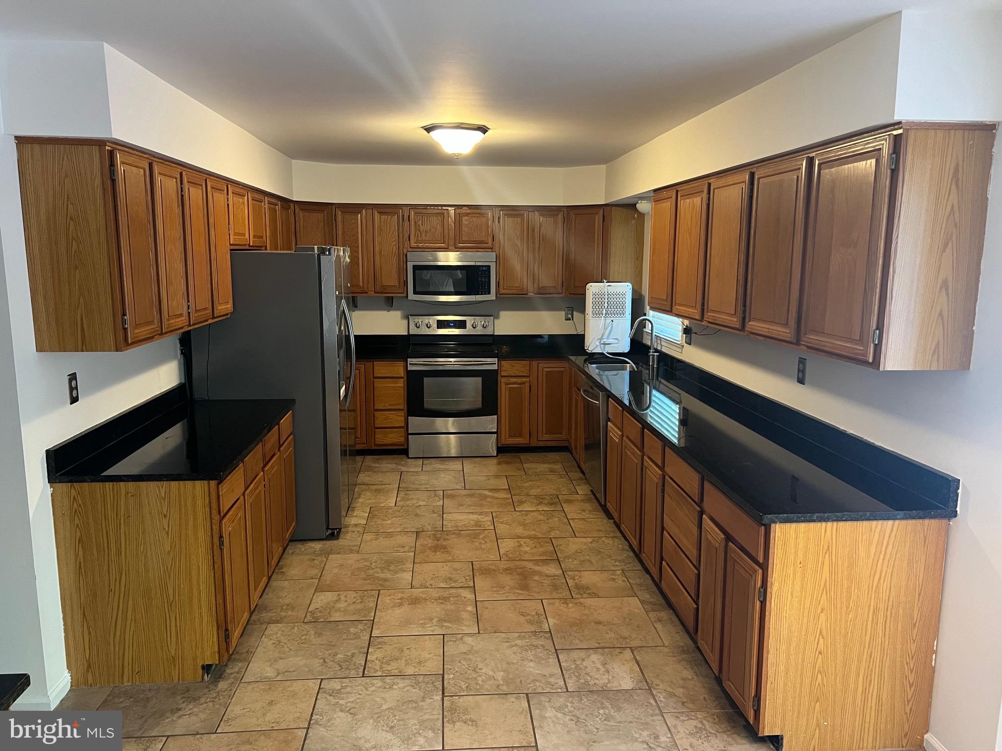 GLENWOOD ESTATES - Residential Lease