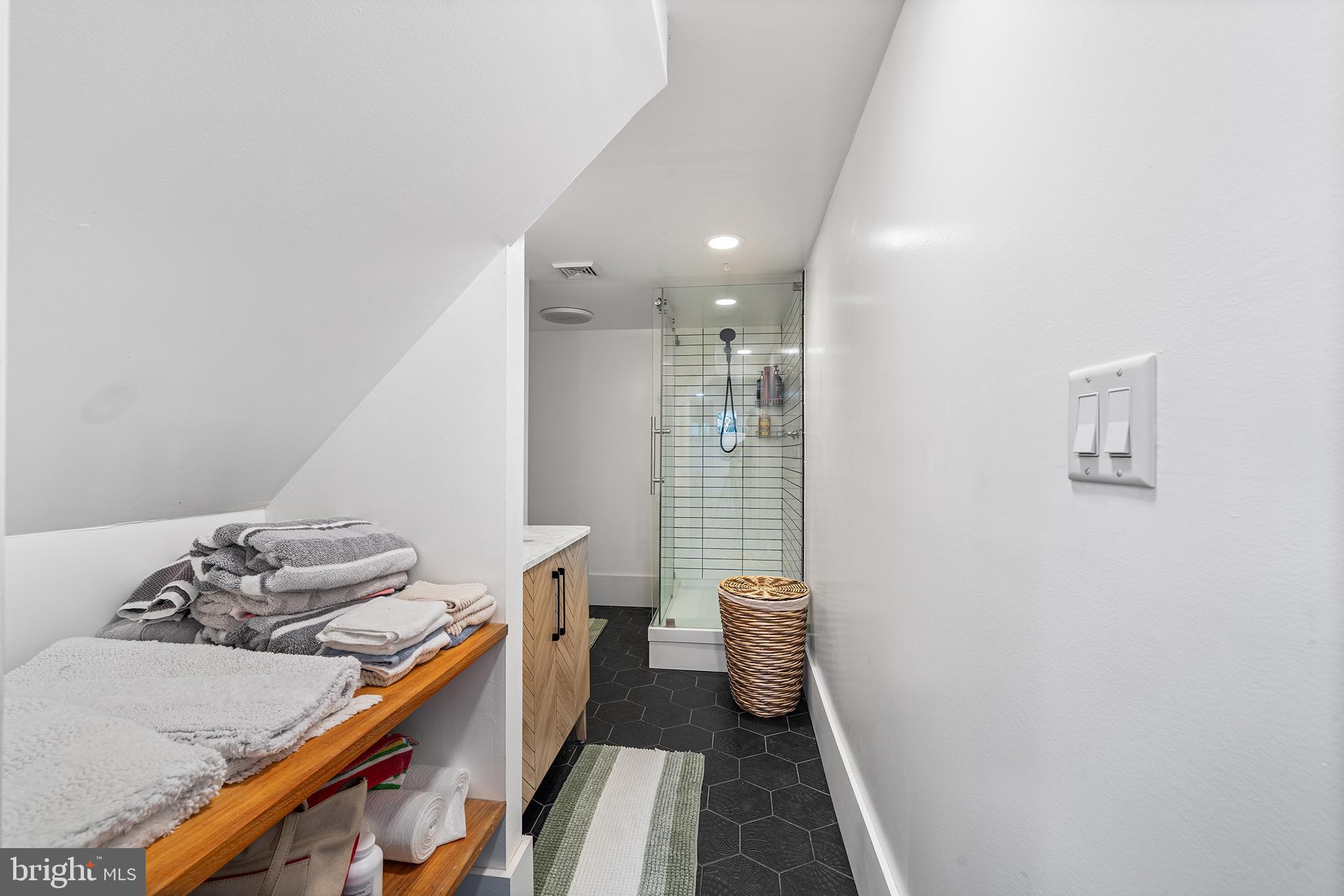 NEW HOPE HILLS - Residential