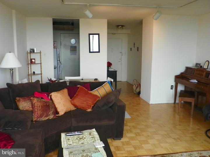 WASHINGTON SQ - Residential Lease