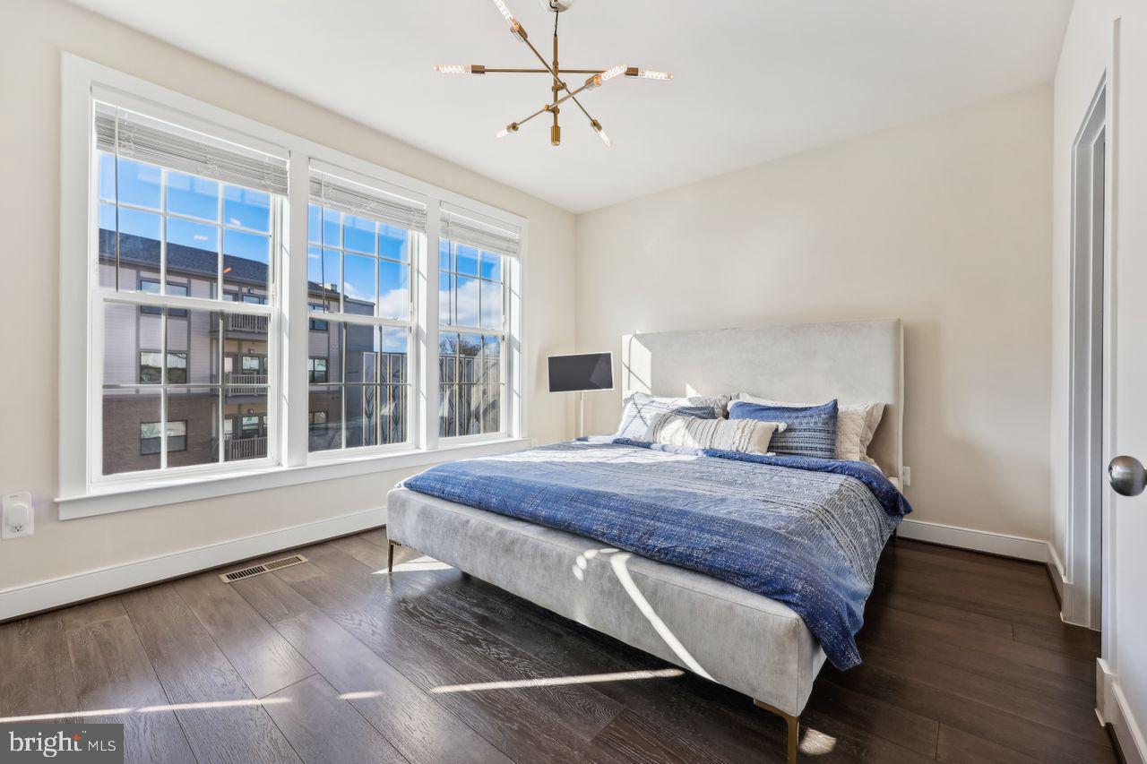 GLENMONT METROCENTRE - Residential