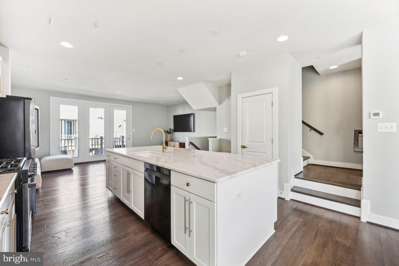 GLENMONT METROCENTRE - Residential