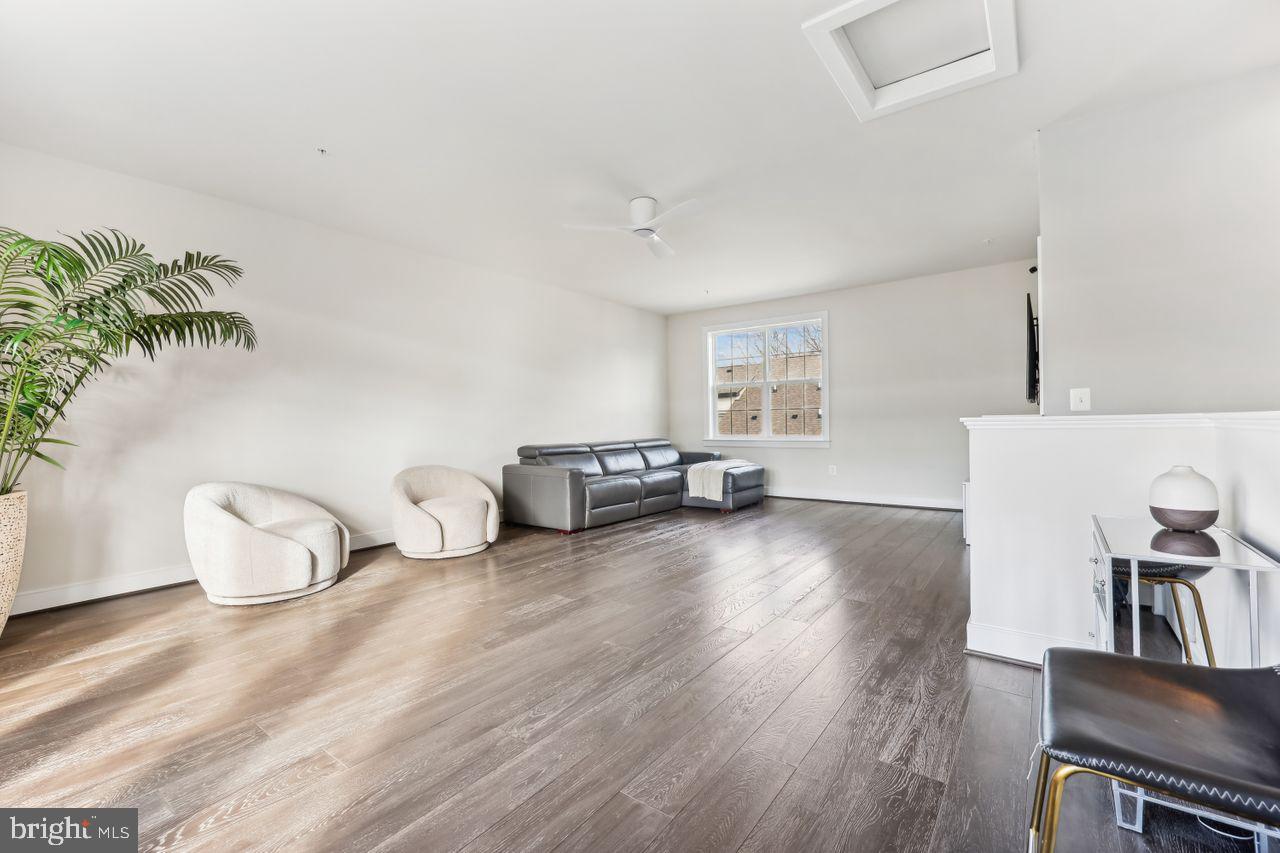 GLENMONT METROCENTRE - Residential