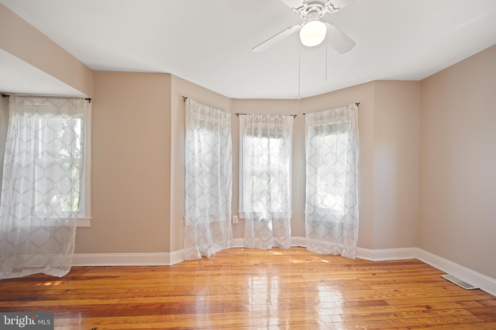 LAKE WALKER - Residential