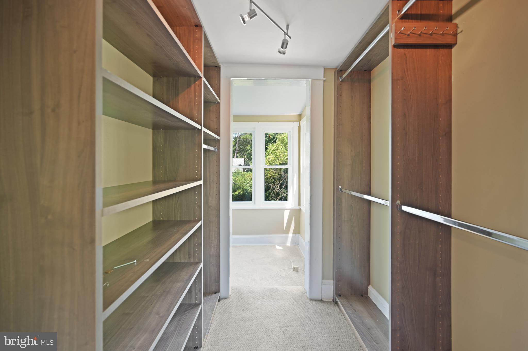 LAKE WALKER - Residential