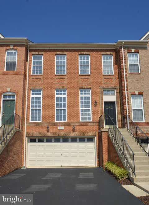Townhouse For Rent - 25140 Boomerang Terrace<br/> ALDIE, VA 20105
