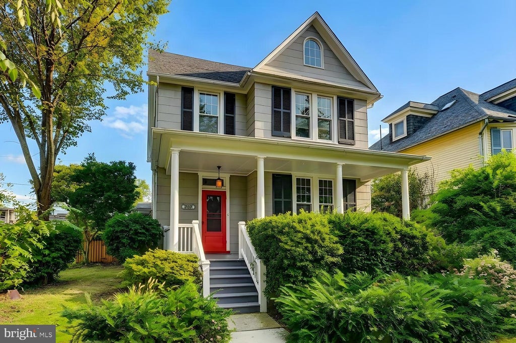 Photo of 707 Saint Johns Road, BALTIMORE, MD 21210 (MLS # MDBA2231918)