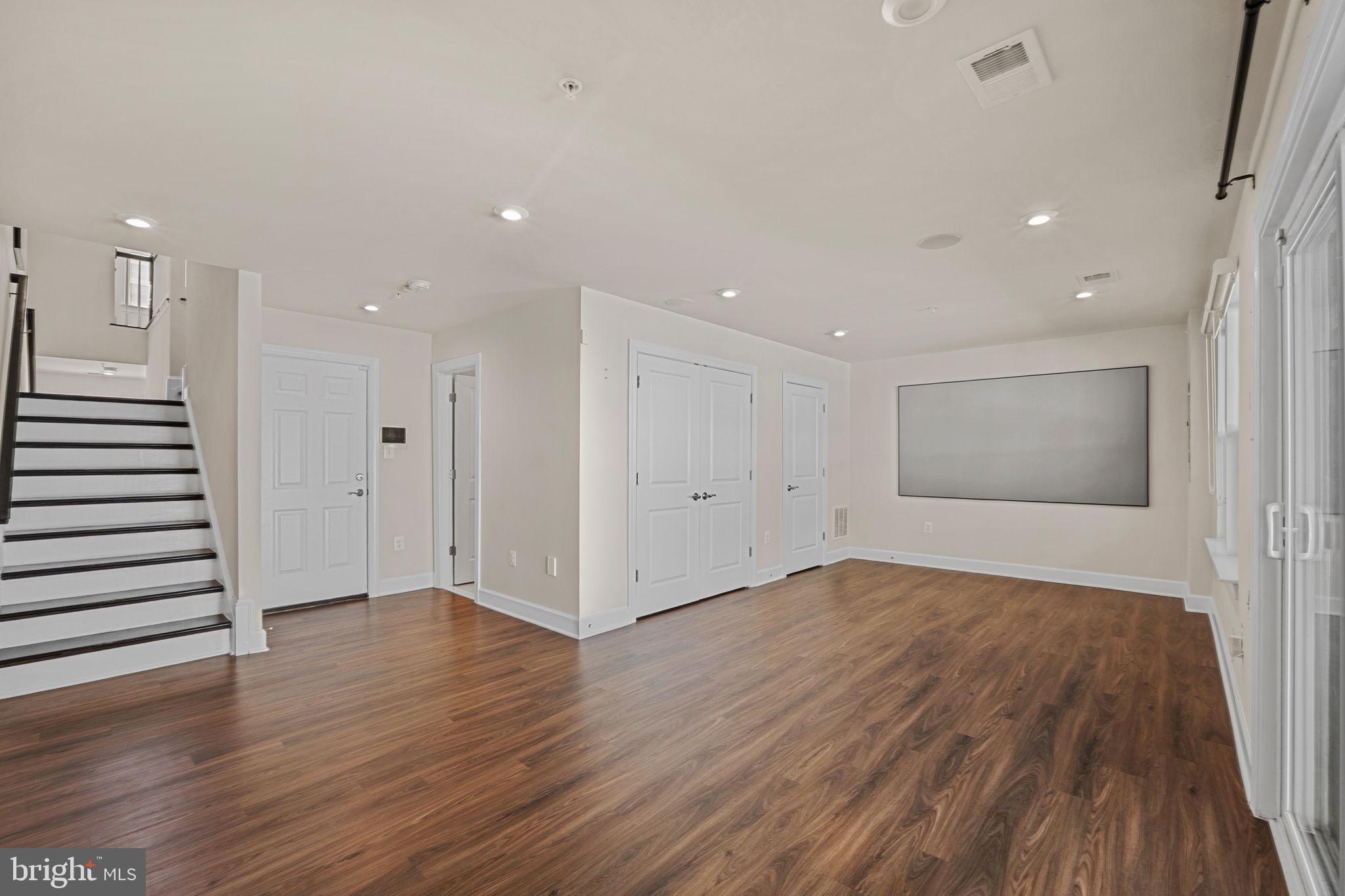 CAPITAL COURT - Residential Lease