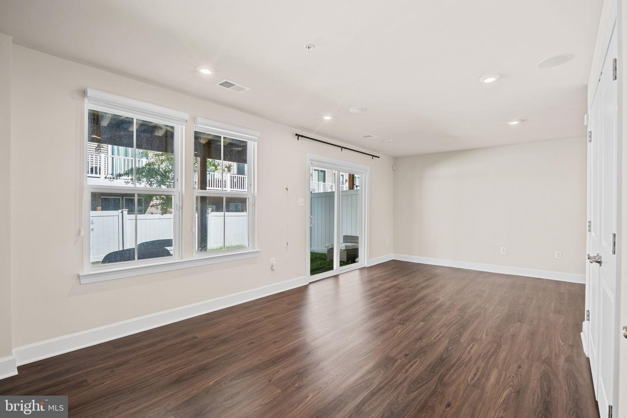 CAPITAL COURT - Residential Lease