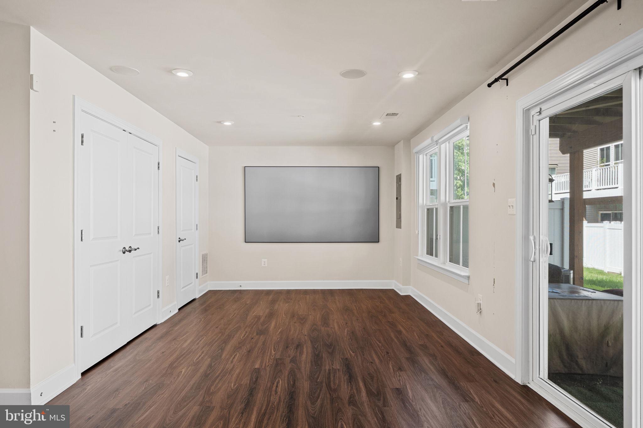 CAPITAL COURT - Residential Lease