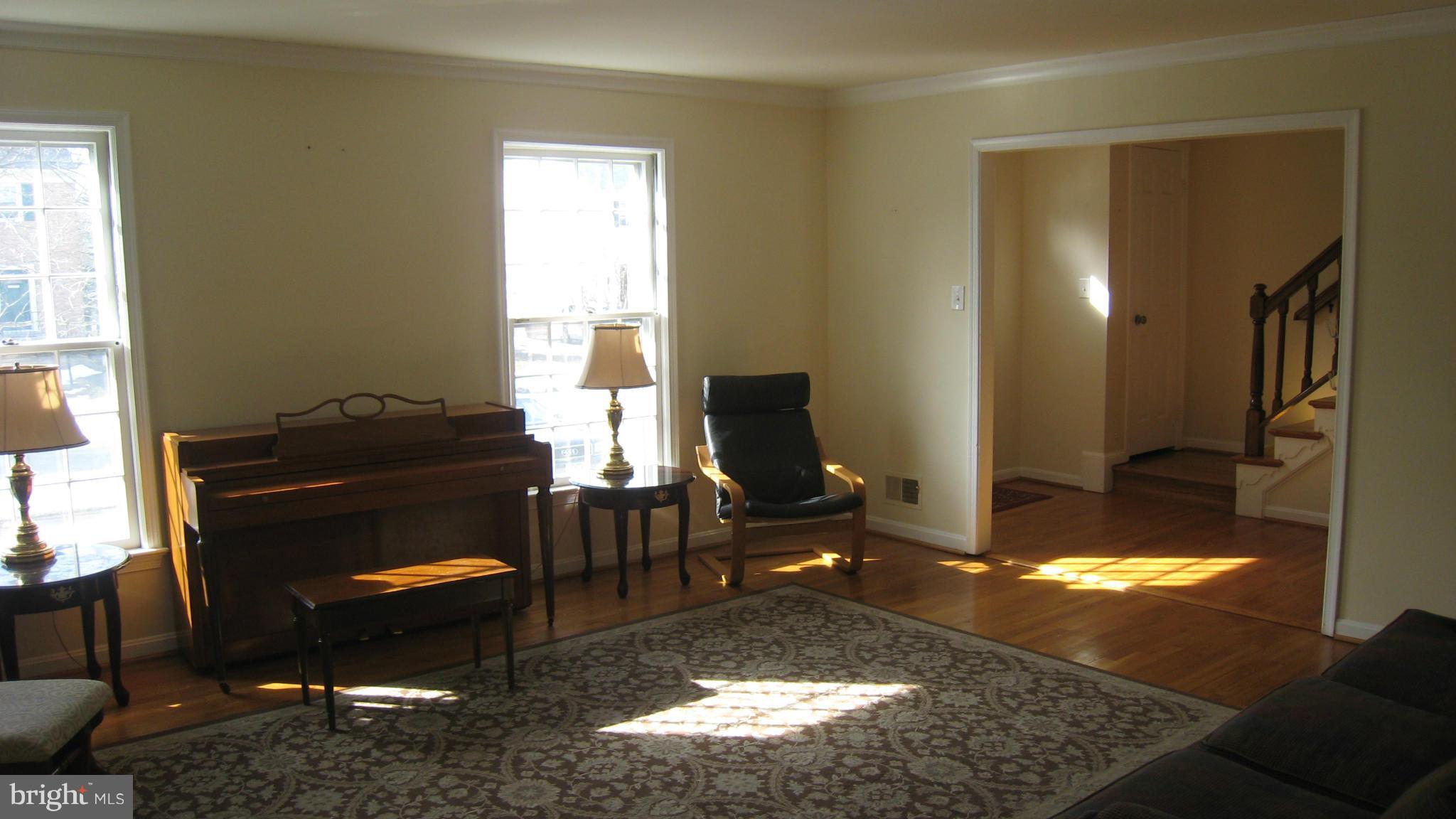 KINGS MANOR - Residential Lease