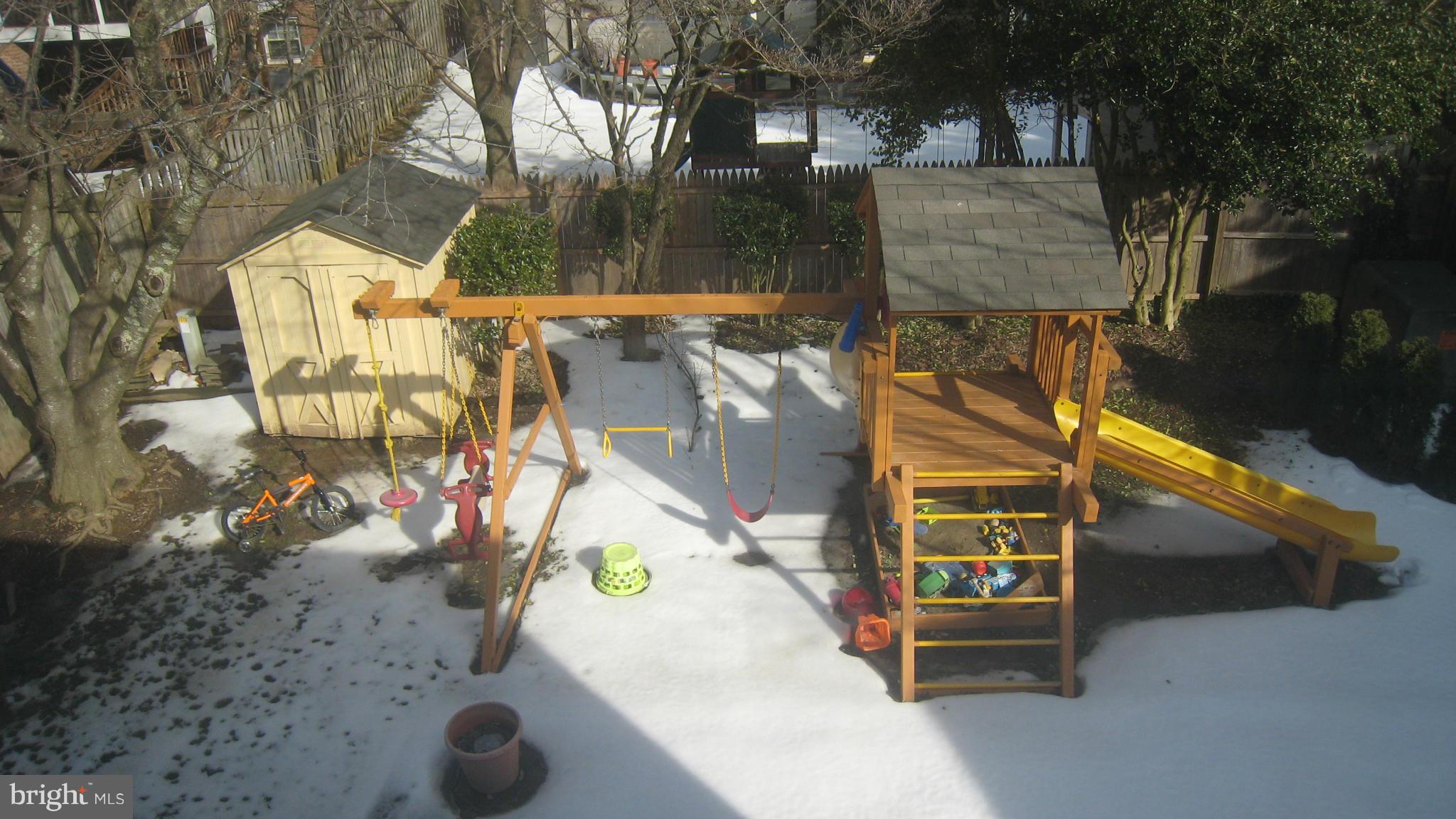 KINGS MANOR - Residential Lease