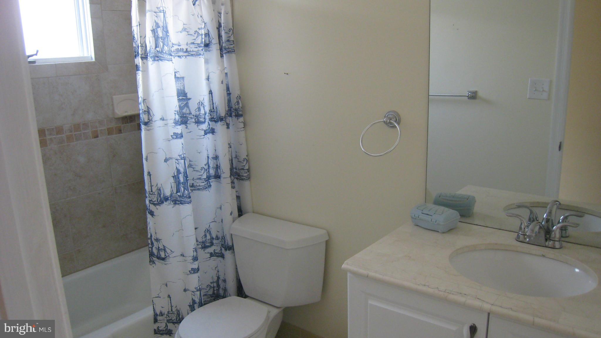 KINGS MANOR - Residential Lease