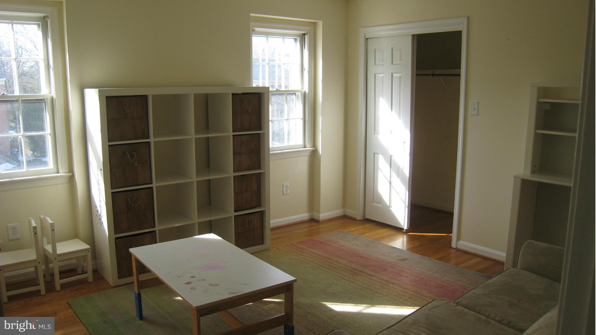 KINGS MANOR - Residential Lease