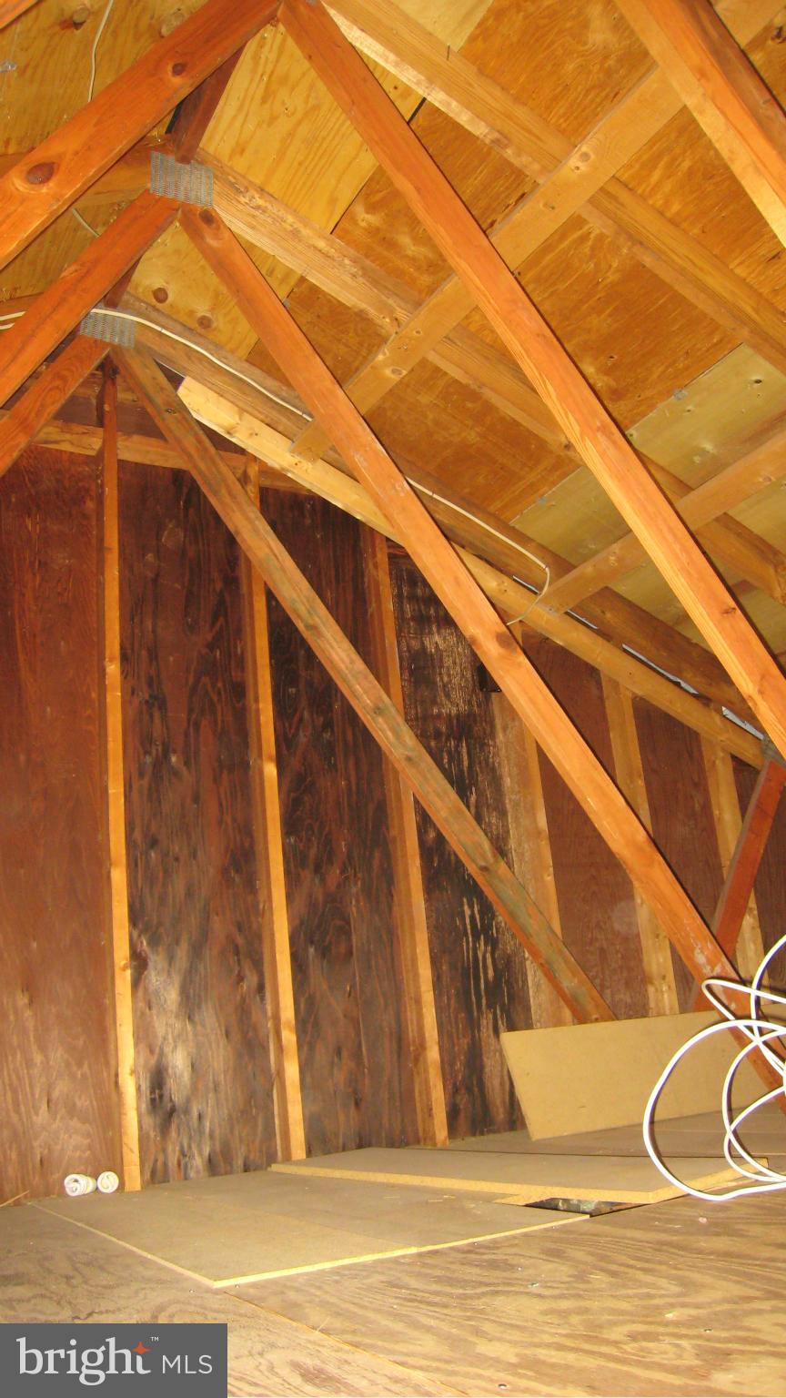 KINGS MANOR - Residential Lease