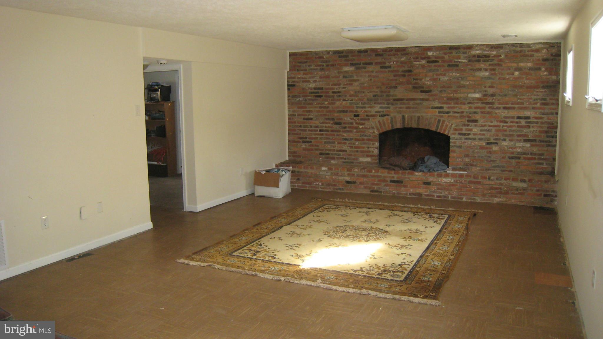 KINGS MANOR - Residential Lease