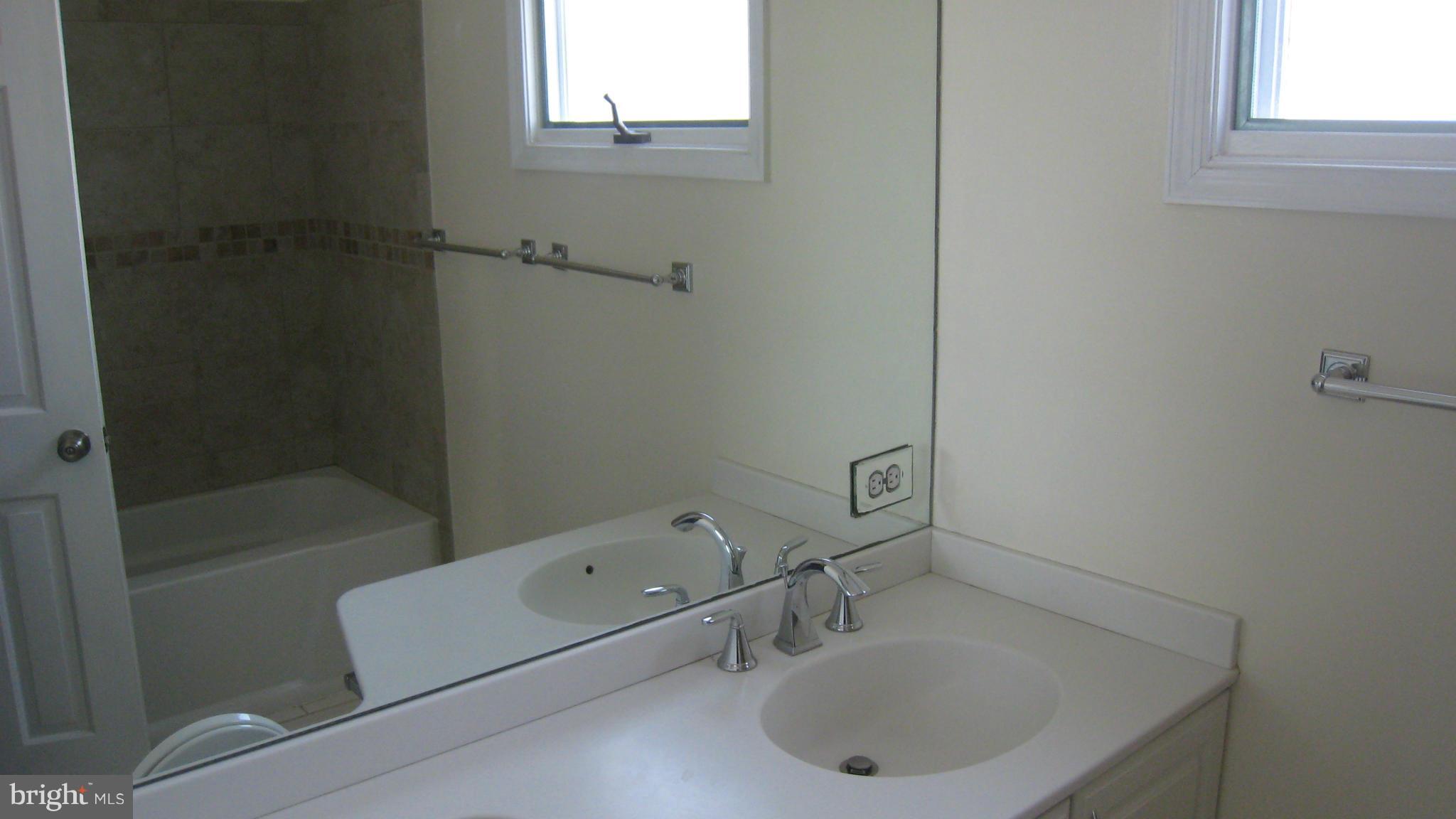 KINGS MANOR - Residential Lease