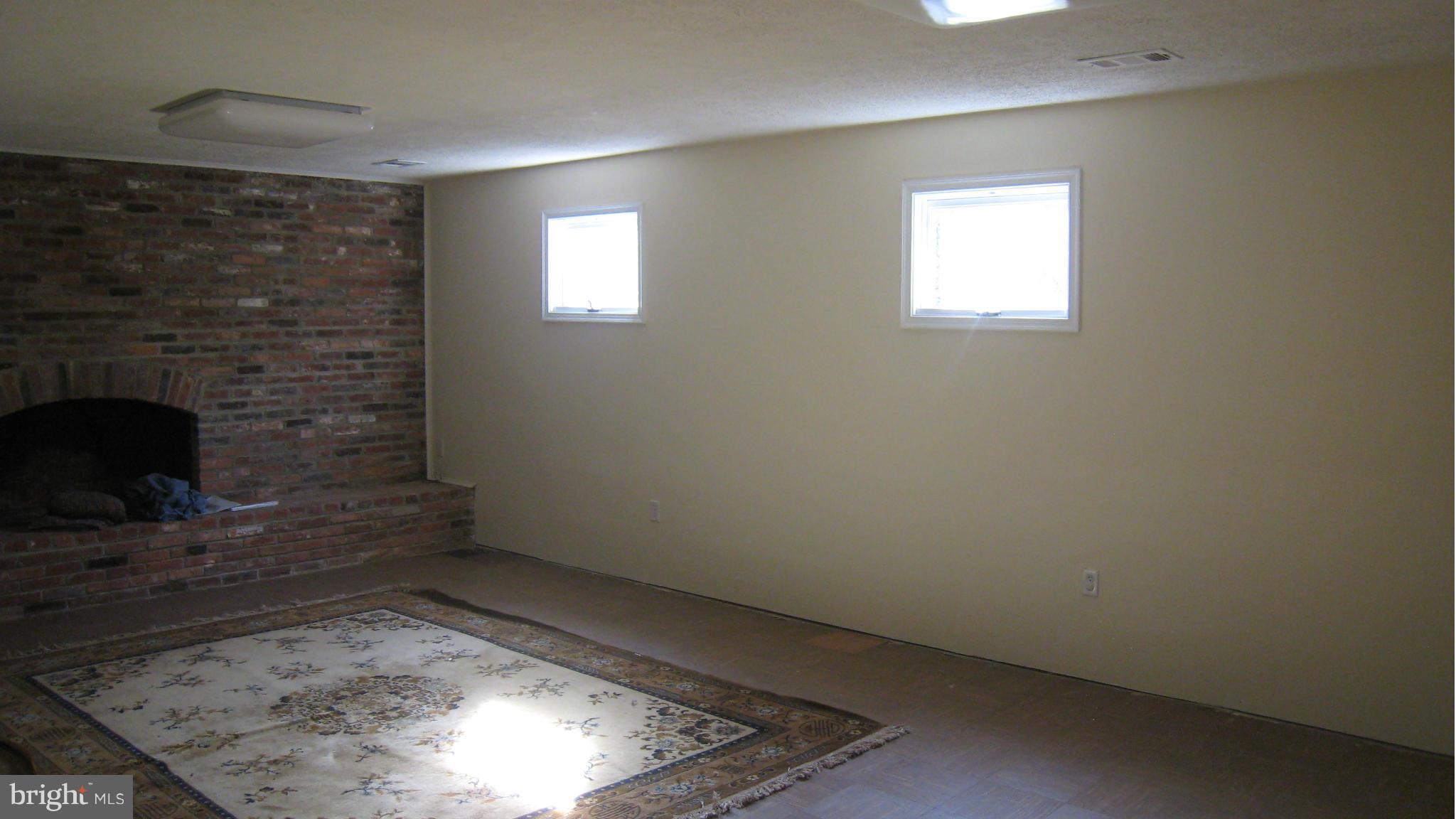 KINGS MANOR - Residential Lease