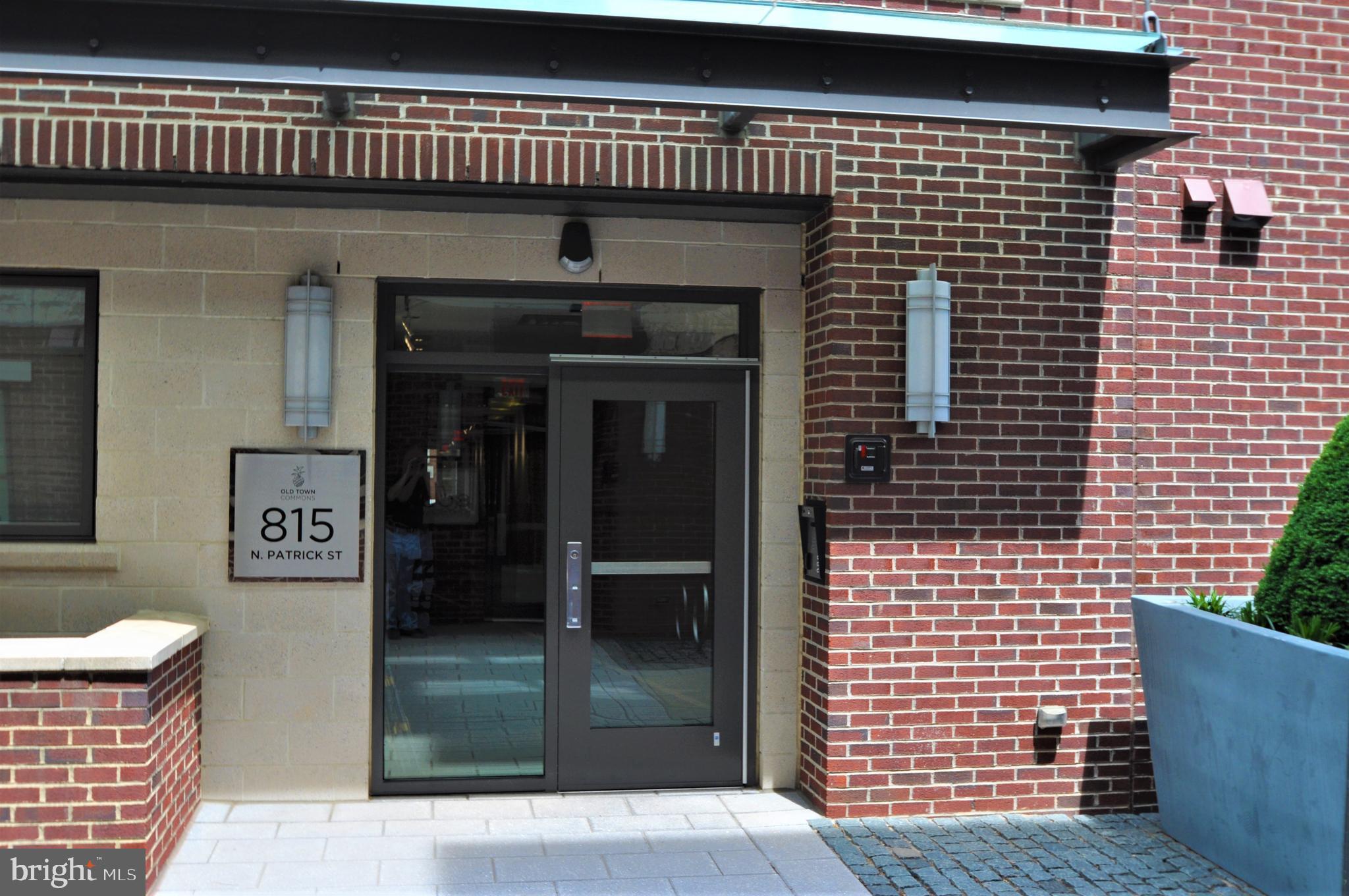 OLD TOWN COMMONS - Residential Lease