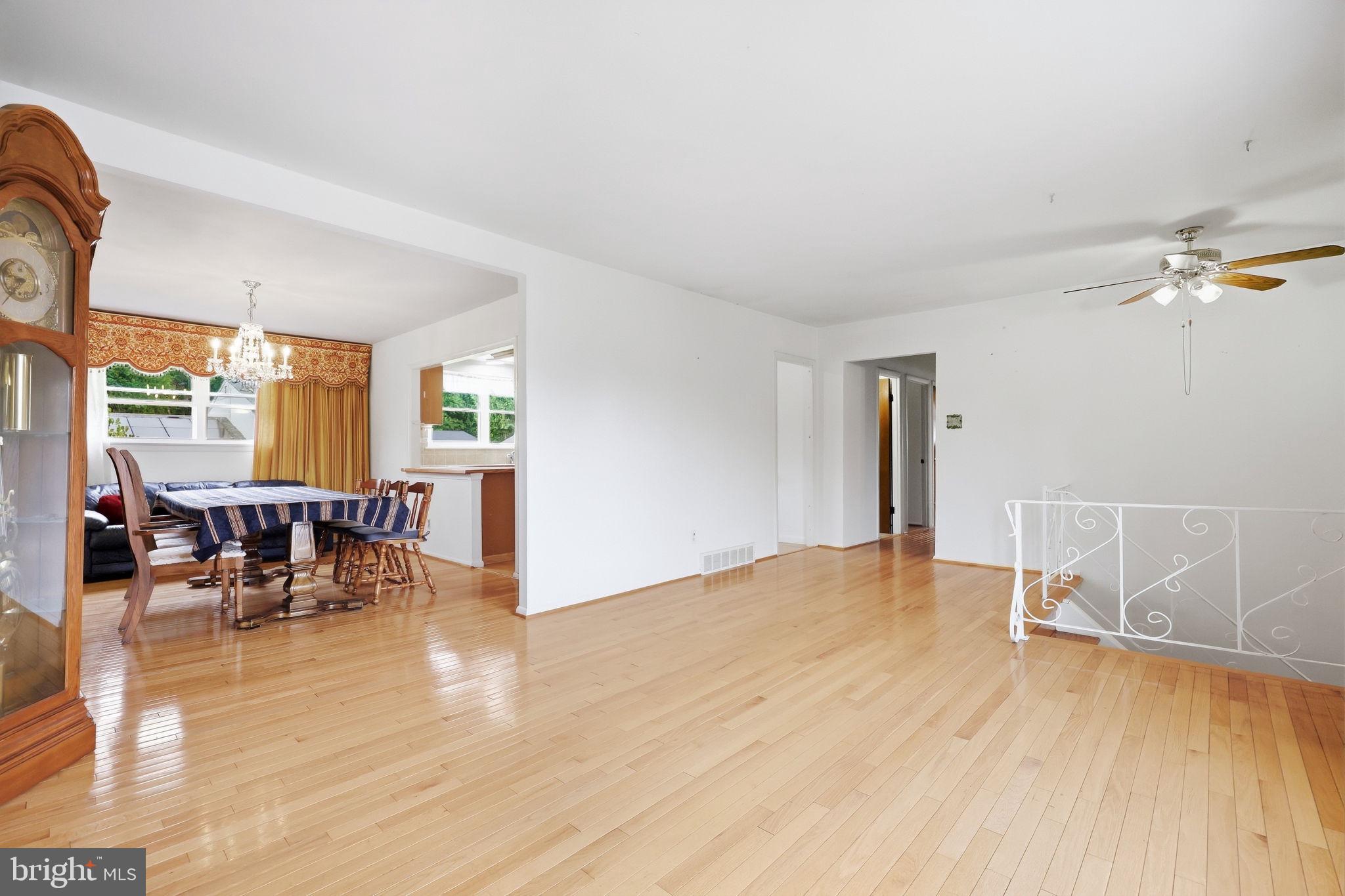 3242 PARKVIEW DRIVE
