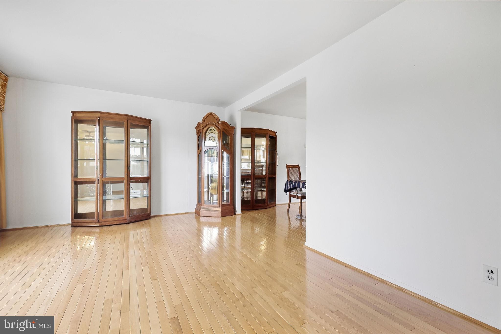 3242 PARKVIEW DRIVE