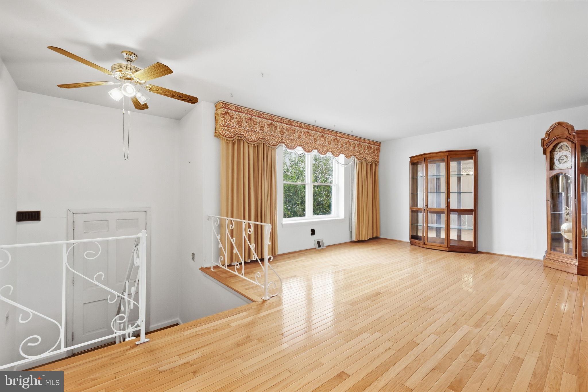 3242 PARKVIEW DRIVE