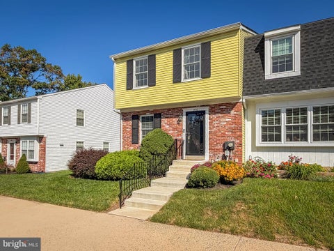 Townhouse For Sale - 800 Seminole Gardens Gdns<br/> Montgomery County, AMBLER, PA 19002