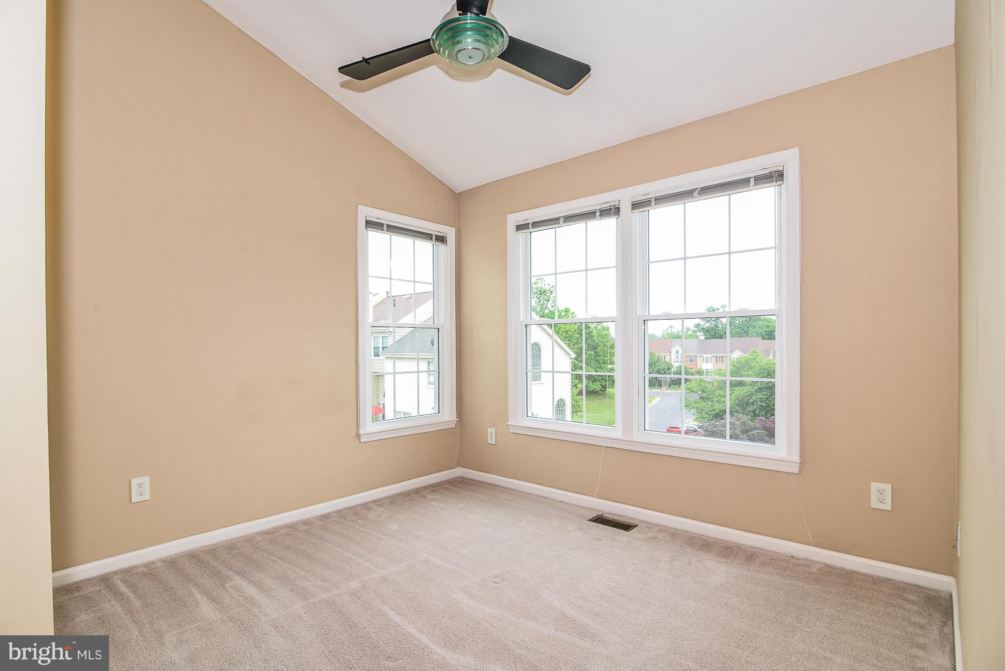 LIFESTYLE AT SULLY STATION - Residential