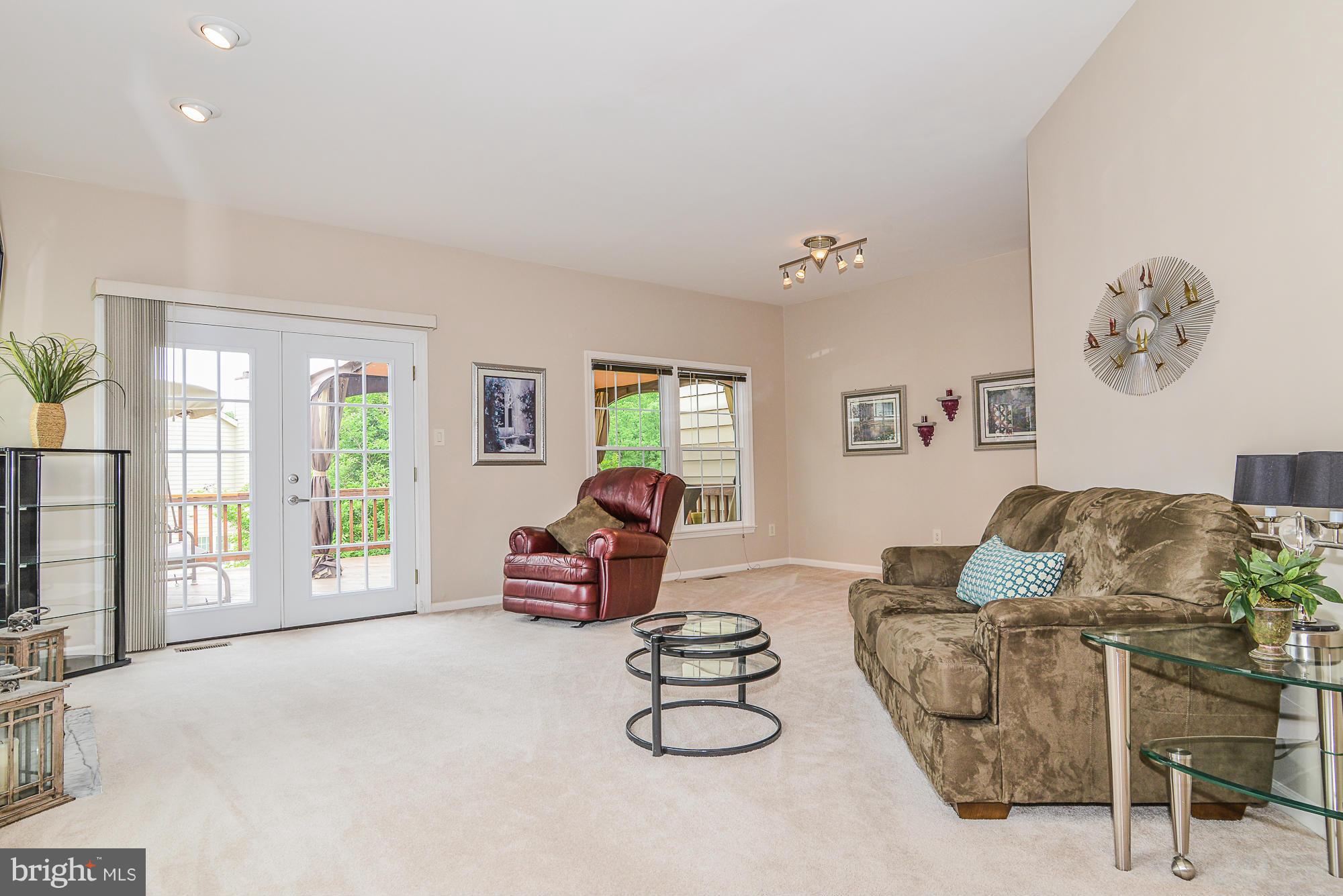 LIFESTYLE AT SULLY STATION - Residential